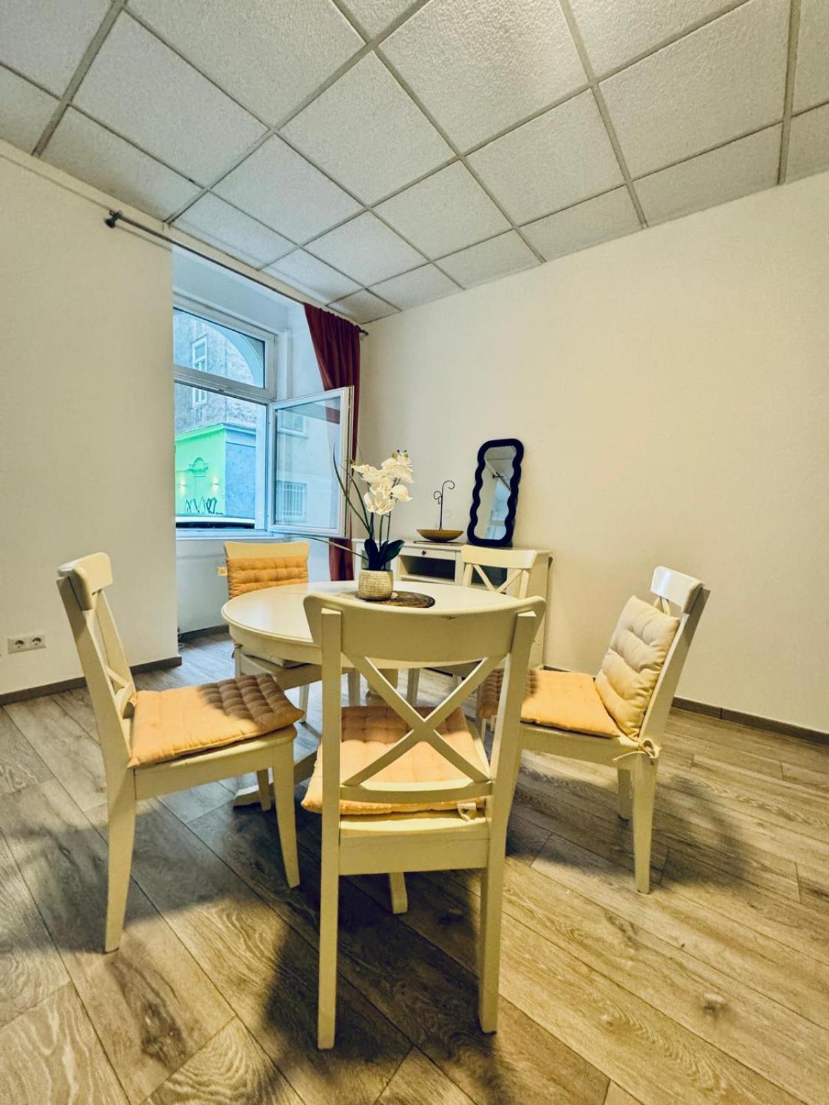 Amazing 2Br Apartment Near Praterstern Vienna Exterior photo