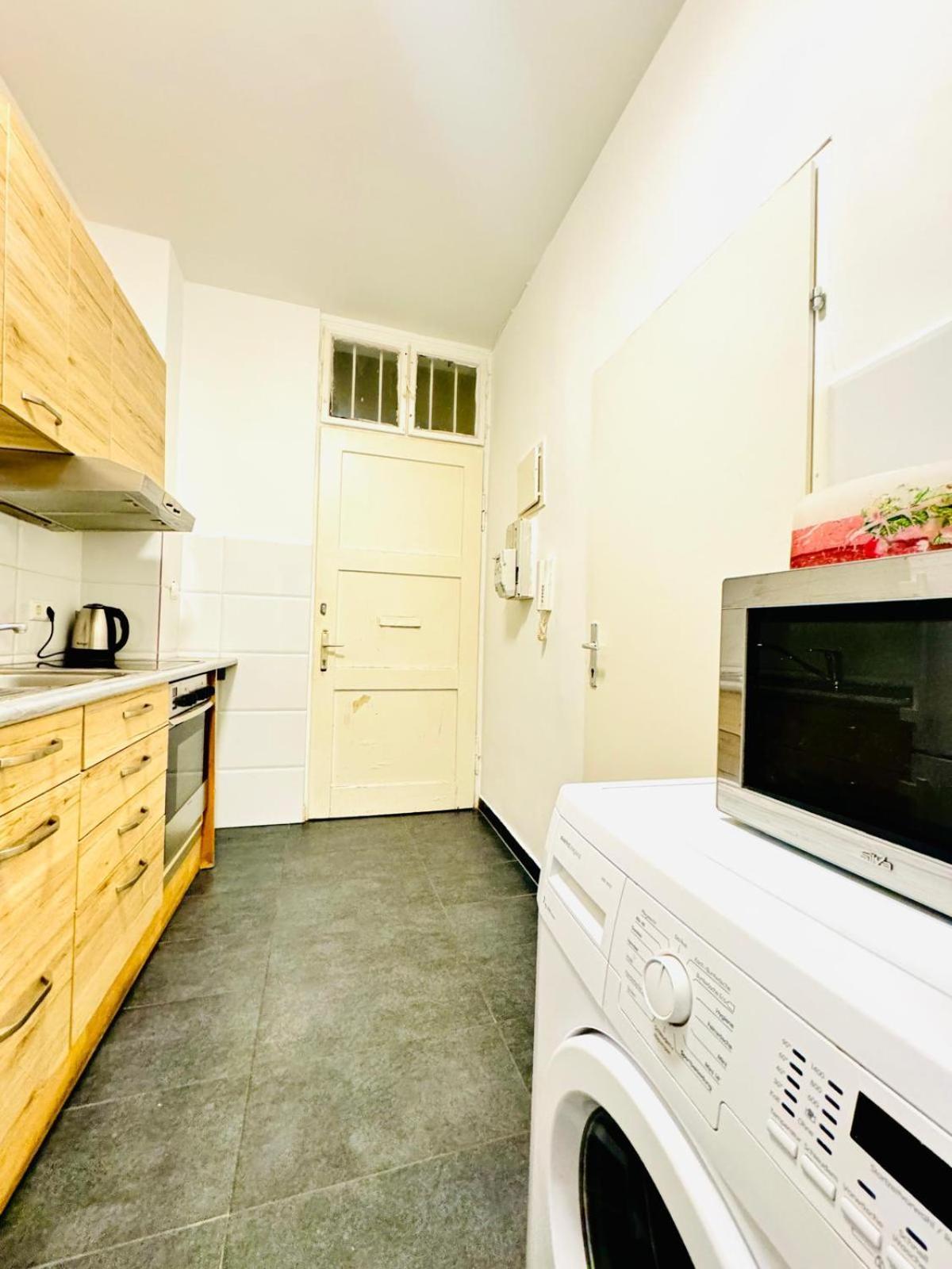 Amazing 2Br Apartment Near Praterstern Vienna Exterior photo