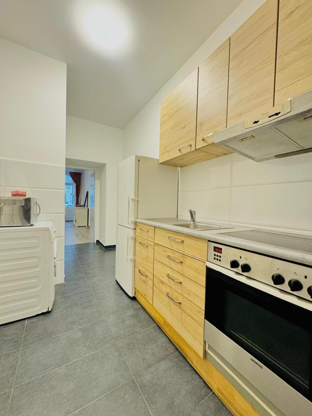 Amazing 2Br Apartment Near Praterstern Vienna Exterior photo